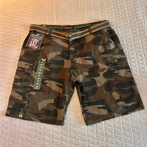 “NWT” IRON CO. CARGO CAMOUFLAGE STRETCH SHORTS